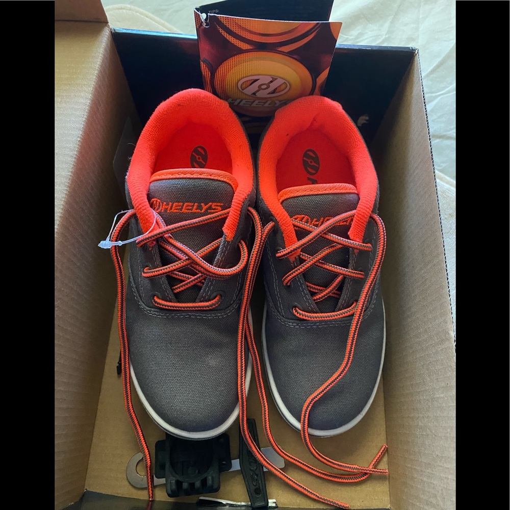 Boys youth size 13 HEELYS never worn